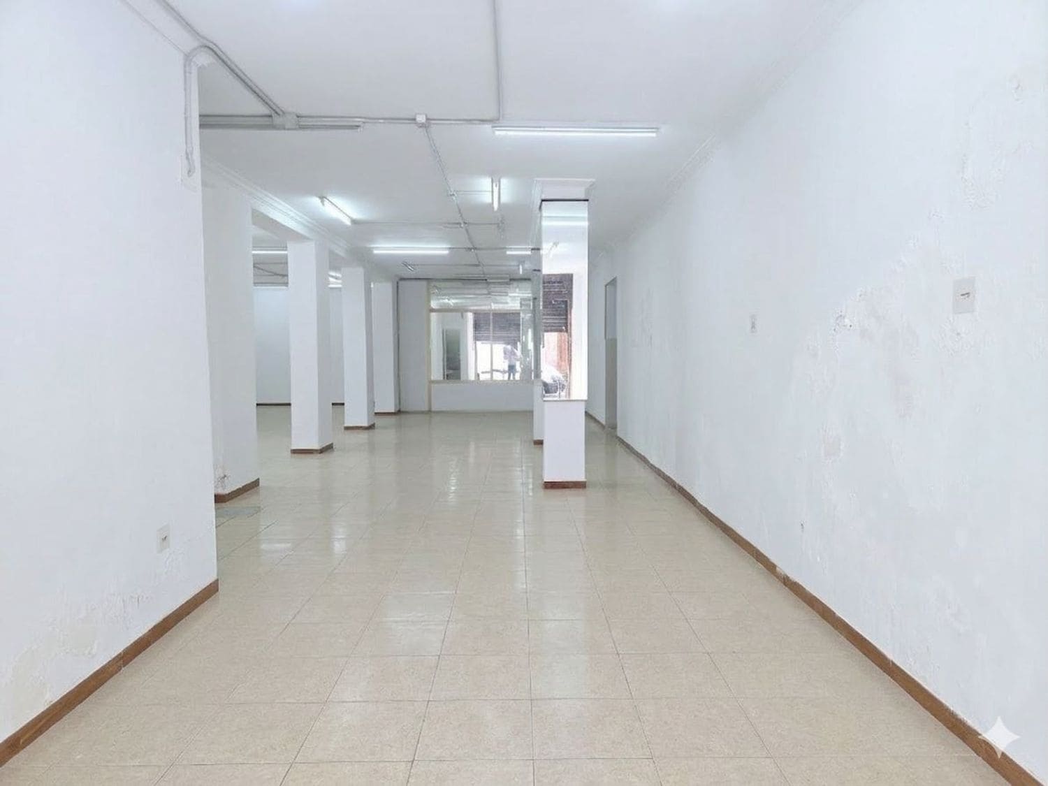 Commercial for sale in Las Palmas de Gran Canaria - € 387,000 (Ref: 9679400)