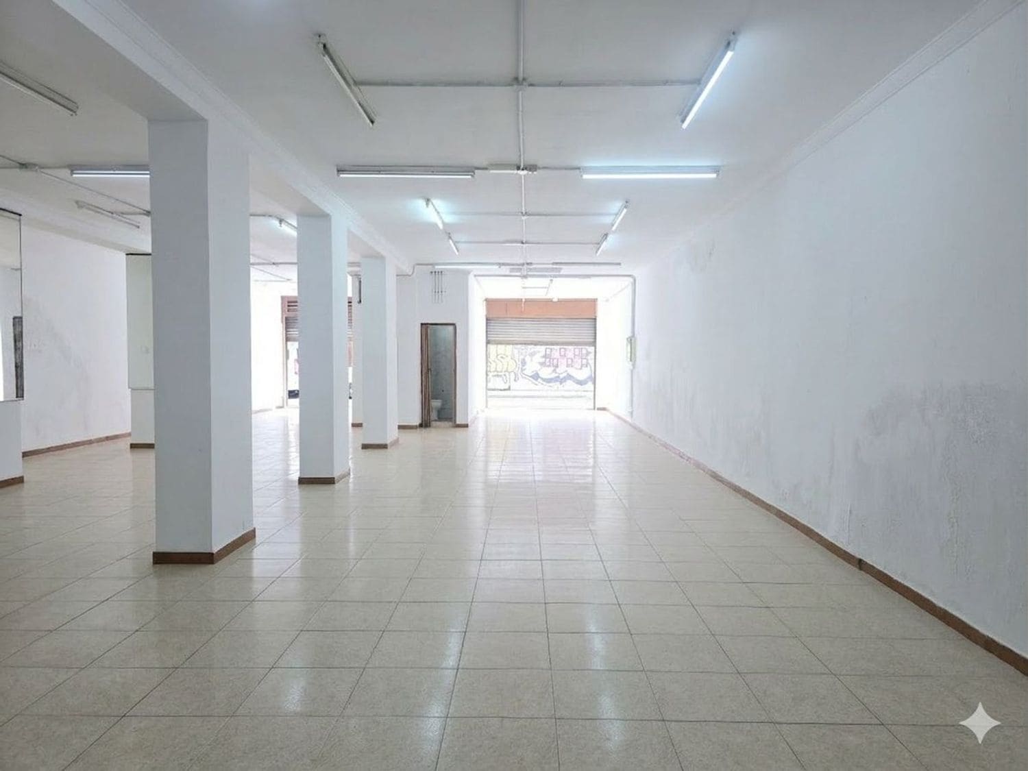 Commercial for sale in Las Palmas de Gran Canaria - € 387,000 (Ref: 9679400)