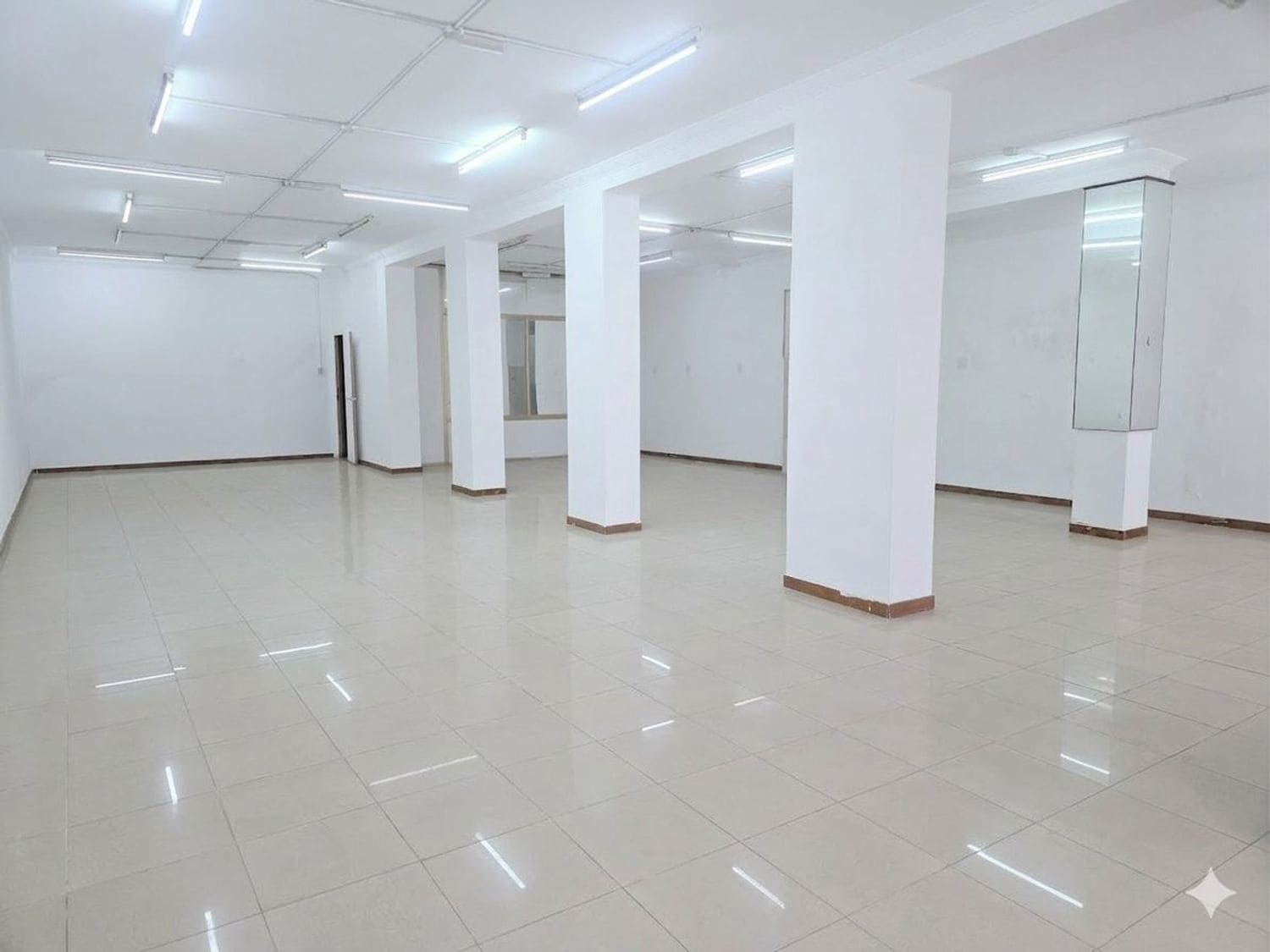 Commercial for sale in Las Palmas de Gran Canaria - € 387,000 (Ref: 9679400)