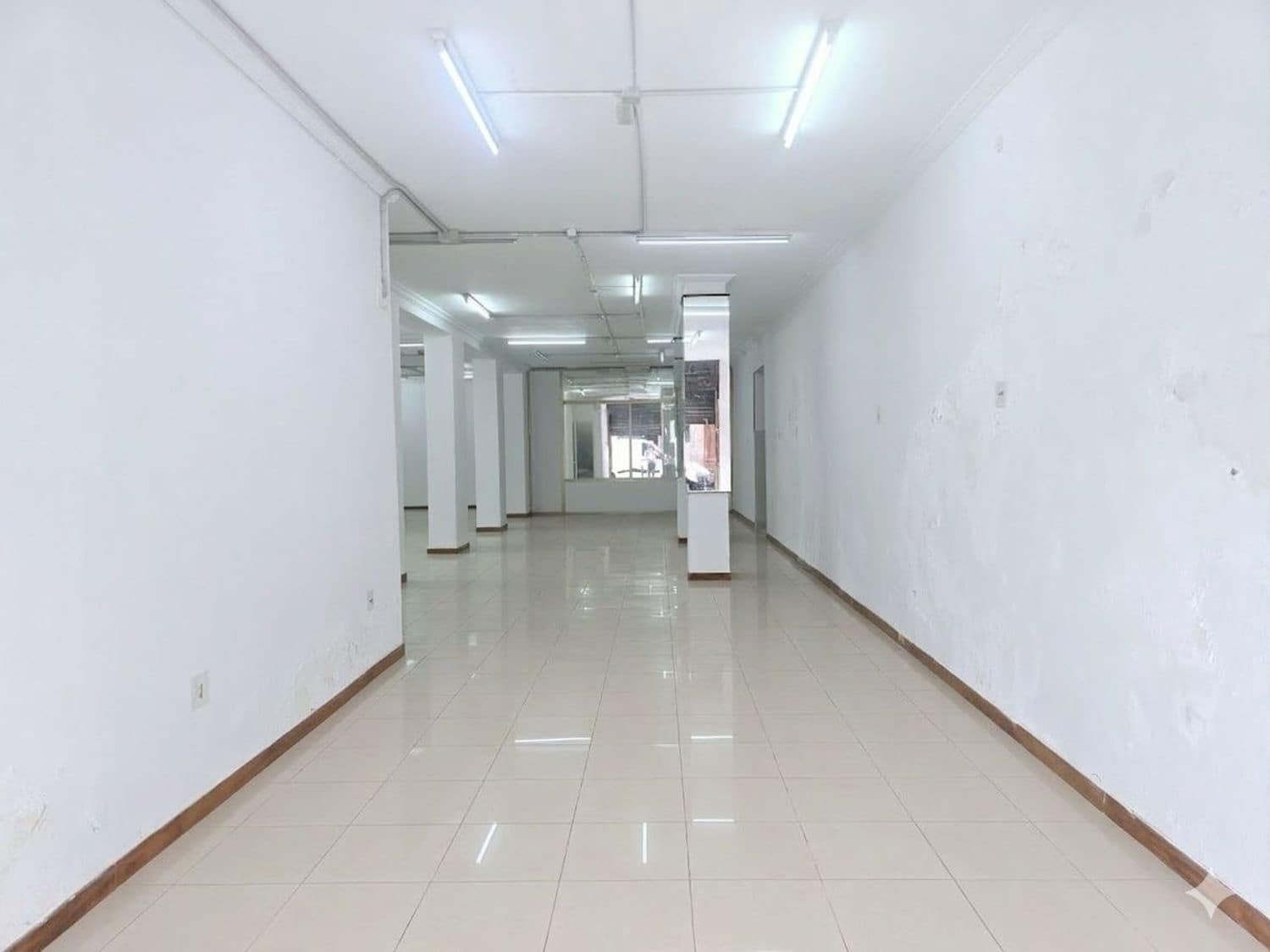 Commercial for sale in Las Palmas de Gran Canaria - € 387,000 (Ref: 9679400)