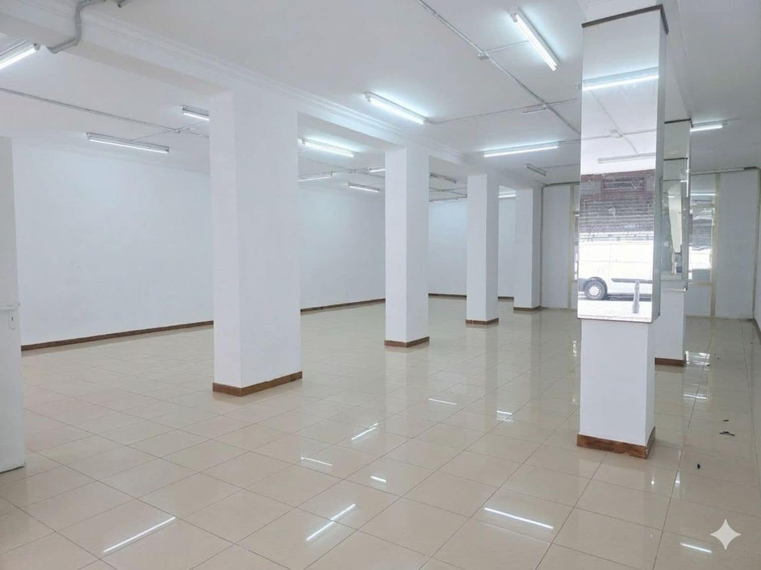 Commercial for sale in Las Palmas de Gran Canaria - € 387,000 (Ref: 9679400)