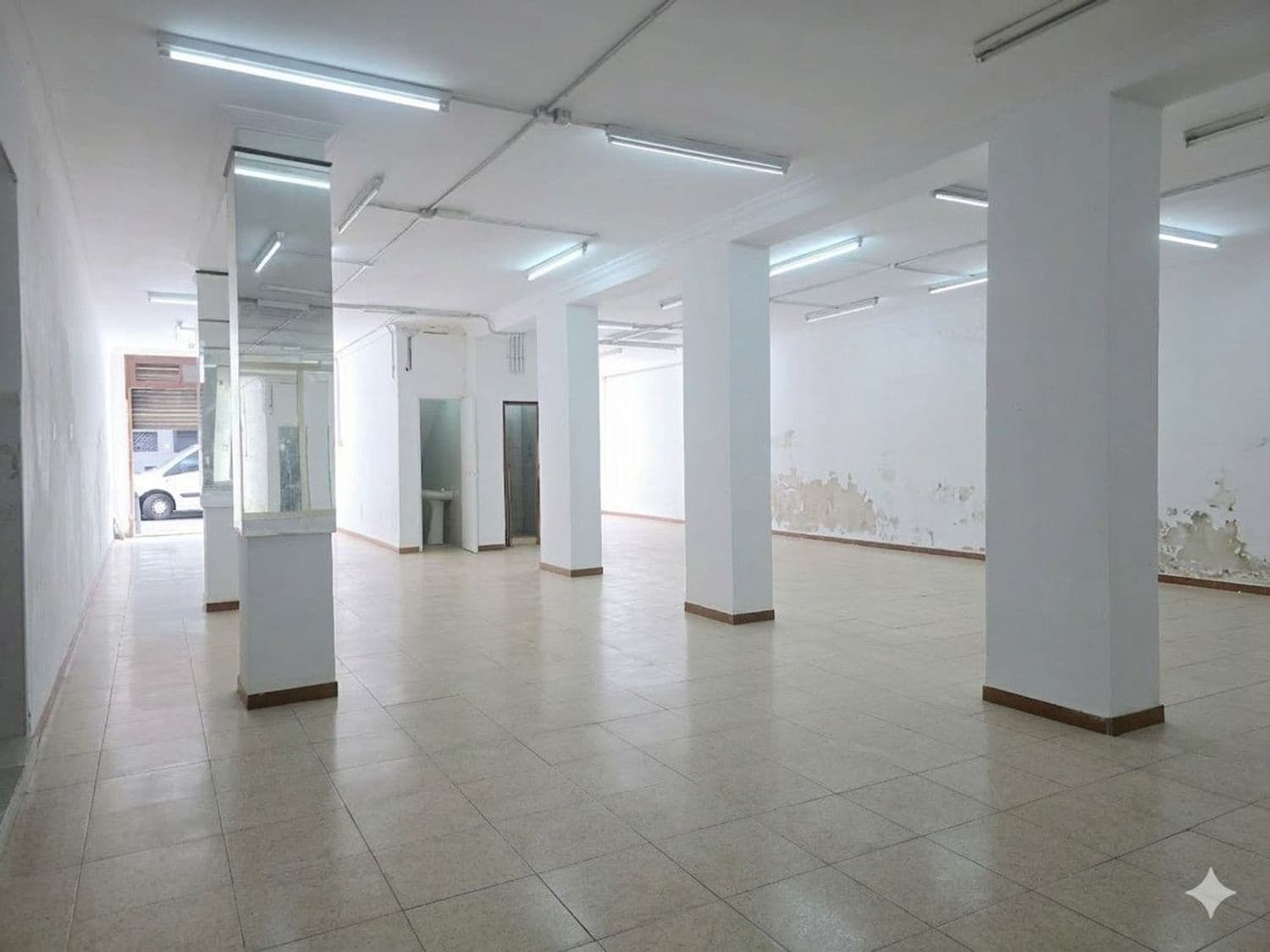 Commercial for sale in Las Palmas de Gran Canaria - € 387,000 (Ref: 9679400)