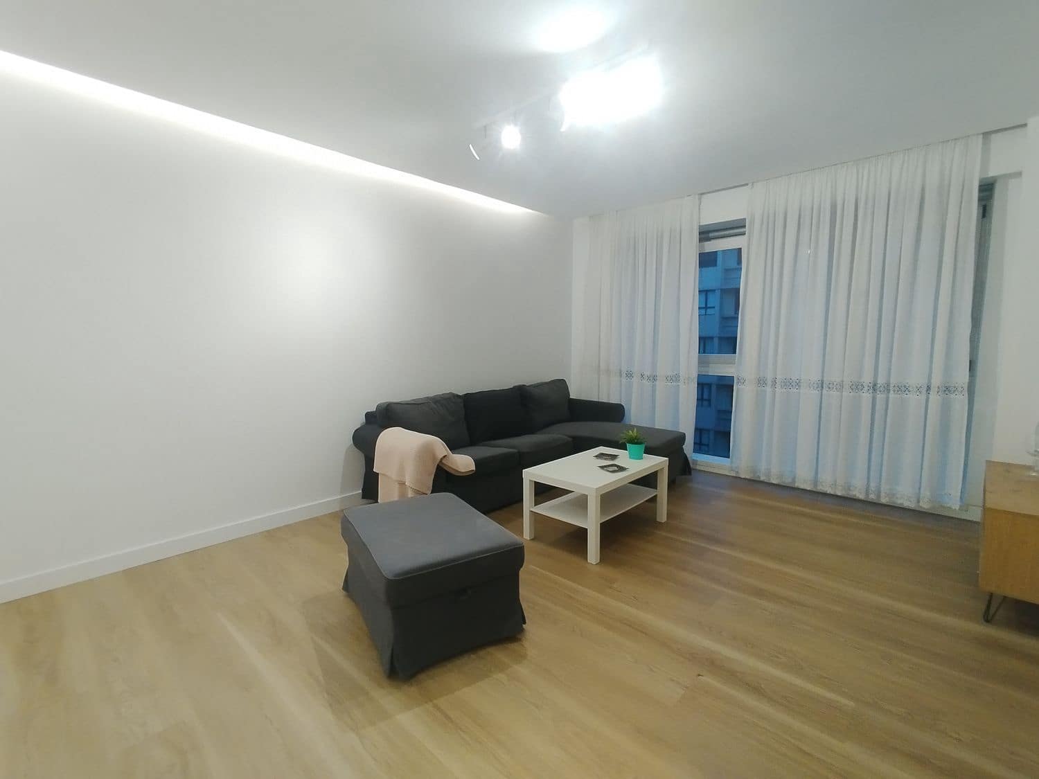 2 bedroom Apartment for rent in Las Palmas de Gran Canaria with garage - € 1,350 (Ref: 9694639)