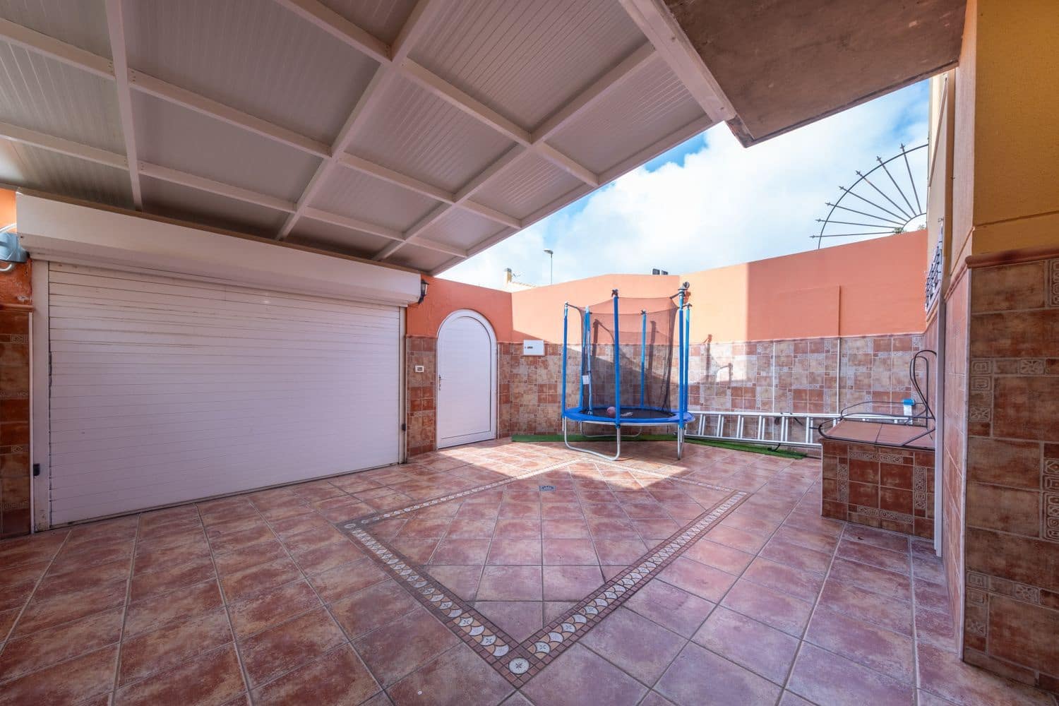 3 bedroom Townhouse for sale in Las Palmas de Gran Canaria with garage - € 365,000 (Ref: 9721036)