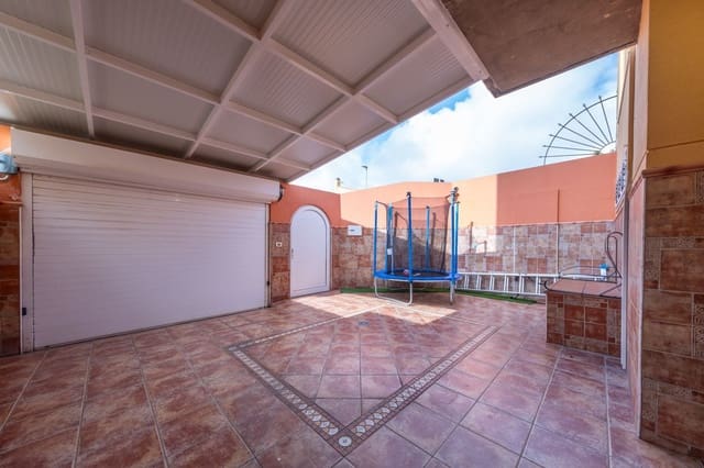 3 makuuhuone Omakotitalo myytävänä paikassa Tamaraceite, Las Palmas de Gran Canaria mukana 
autotalli - 365 000 € (Ref: 9721036)