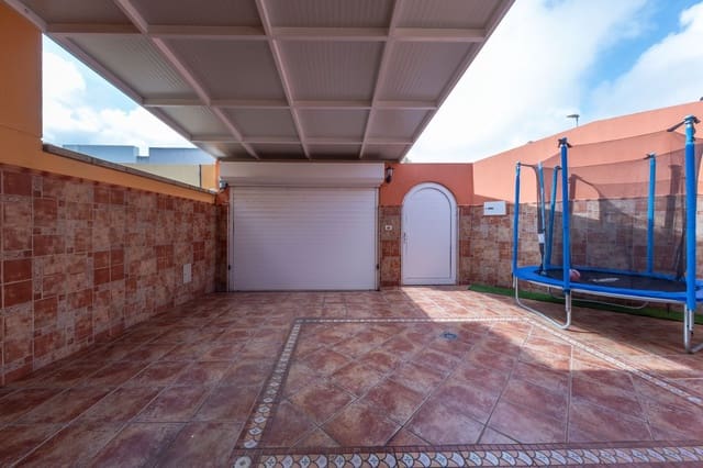 3 makuuhuone Omakotitalo myytävänä paikassa Tamaraceite, Las Palmas de Gran Canaria mukana 
autotalli - 365 000 € (Ref: 9721036)