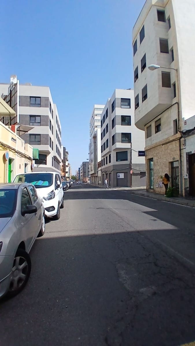 4 bedroom Apartment for sale in Las Palmas de Gran Canaria with garage - € 330,000 (Ref: 9731631)