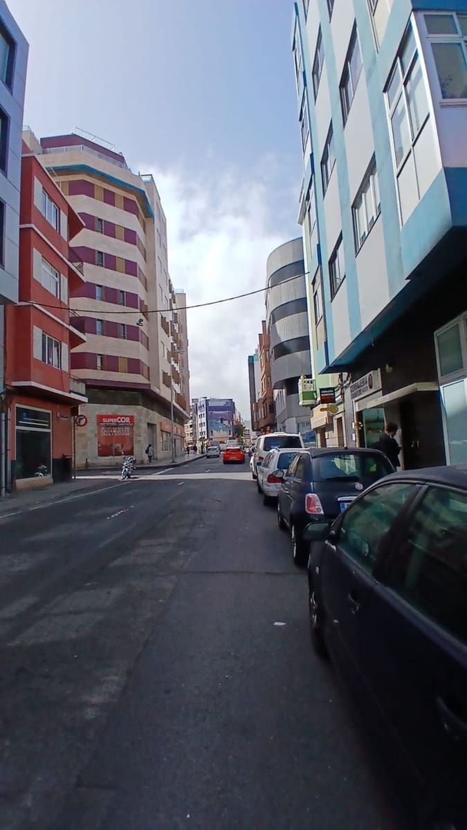 4 bedroom Apartment for sale in Las Palmas de Gran Canaria with garage - € 330,000 (Ref: 9731631)