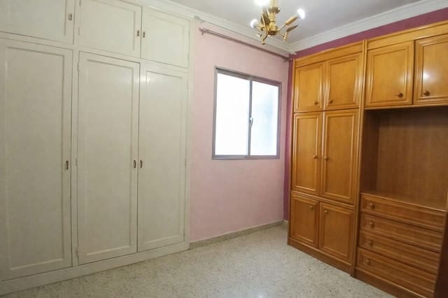 4 bedroom Apartment for sale in Guanarteme, Las Palmas de Gran Canaria with garage - € 330,000 (Ref: 9731631)