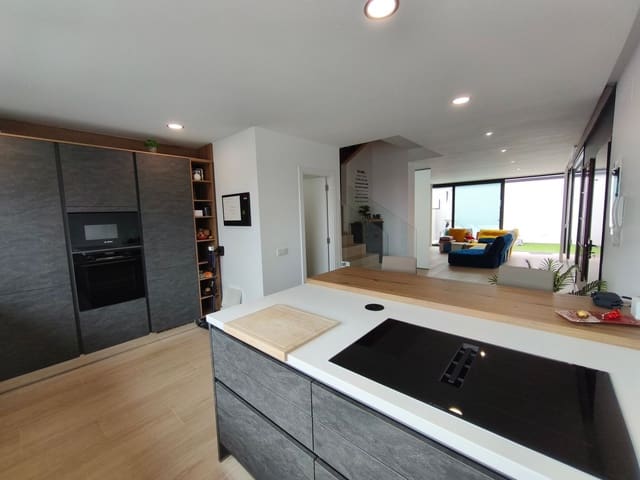 3 sypialnia Dom na sprzedaż w Santa María de Guía de Gran Canaria z garażem - 429 000 € (Ref: 9731632)