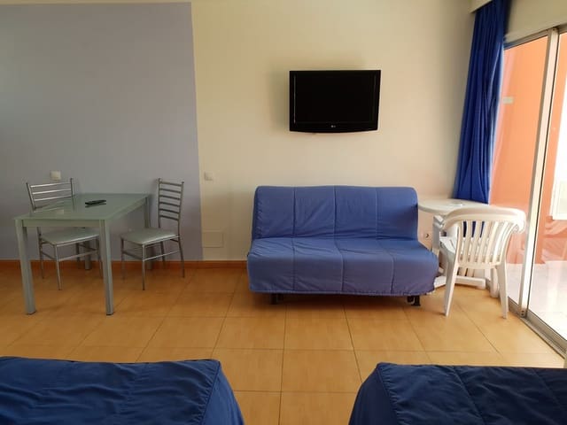 Apartament na sprzedaż w Las Palmas de Gran Canaria z basenem garażem - 170 000 € (Ref: 9770247)