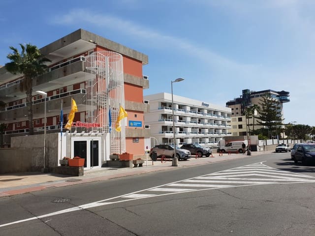 Apartament na sprzedaż w Las Palmas de Gran Canaria z basenem garażem - 170 000 € (Ref: 9770247)