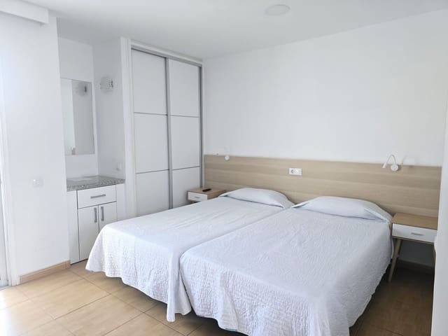 Apartment for sale in Playa del Inglés, San Bartolomé de Tirajana with pool garage - € 160,000 (Ref: 9770247)