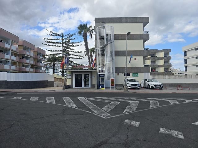 Apartment for sale in Playa del Inglés, San Bartolomé de Tirajana with pool garage - € 160,000 (Ref: 9770247)