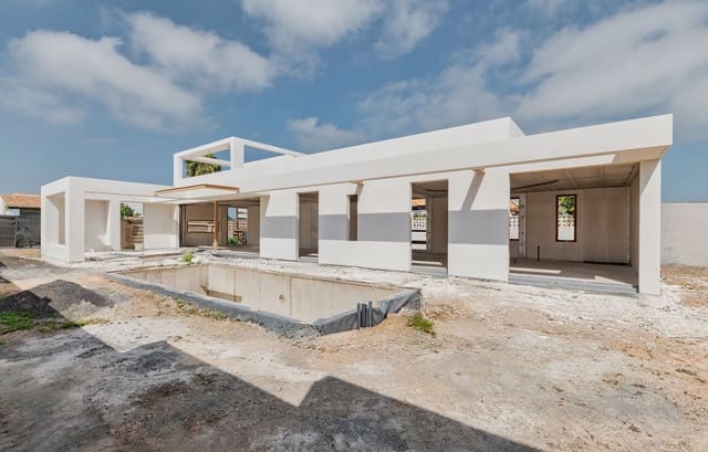4 slaapkamer Villa te koop in Corralejo, La Oliva met zwembad garage - € 1.150.000 (Ref: 9777340)