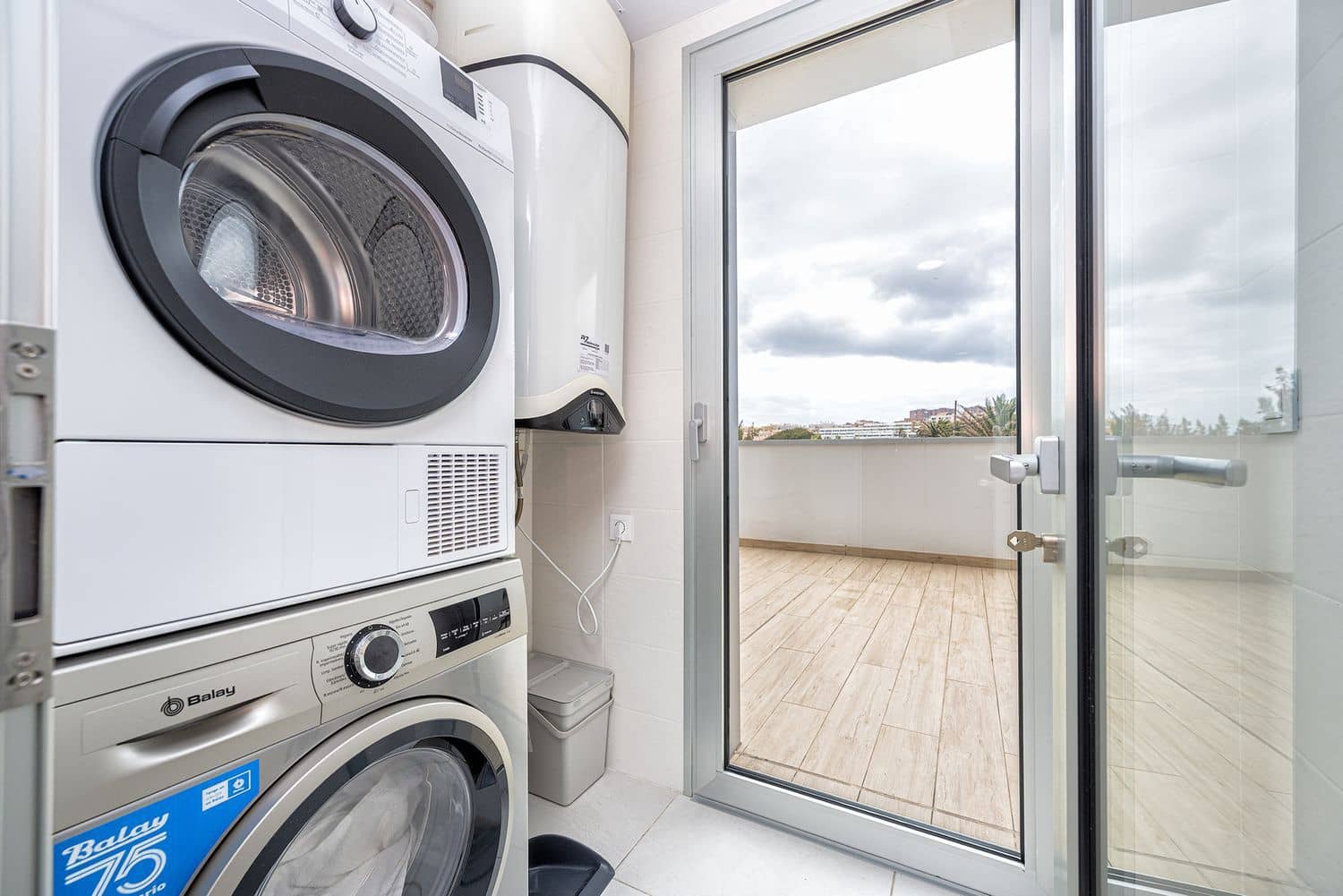 2 makuuhuone Huoneisto myytävänä paikassa Las Palmas de Gran Canaria mukana uima-altaan 
autotalli - 420 000 € (Ref: 9807514)