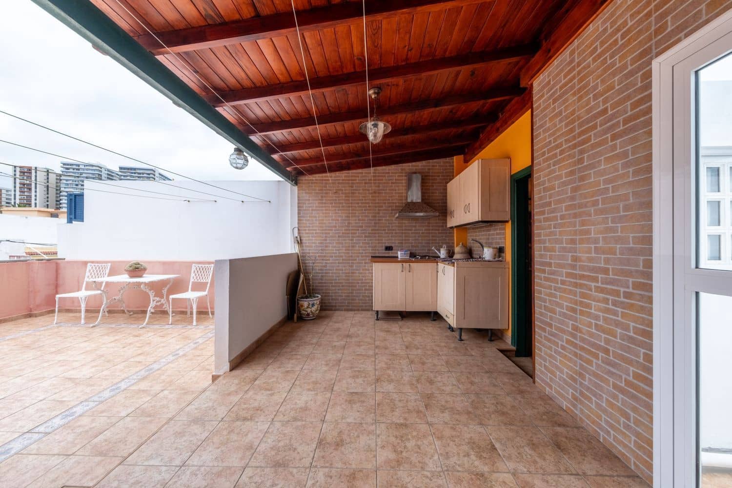 5 bedroom Townhouse for sale in Las Palmas de Gran Canaria with garage - € 490,000 (Ref: 9807515)