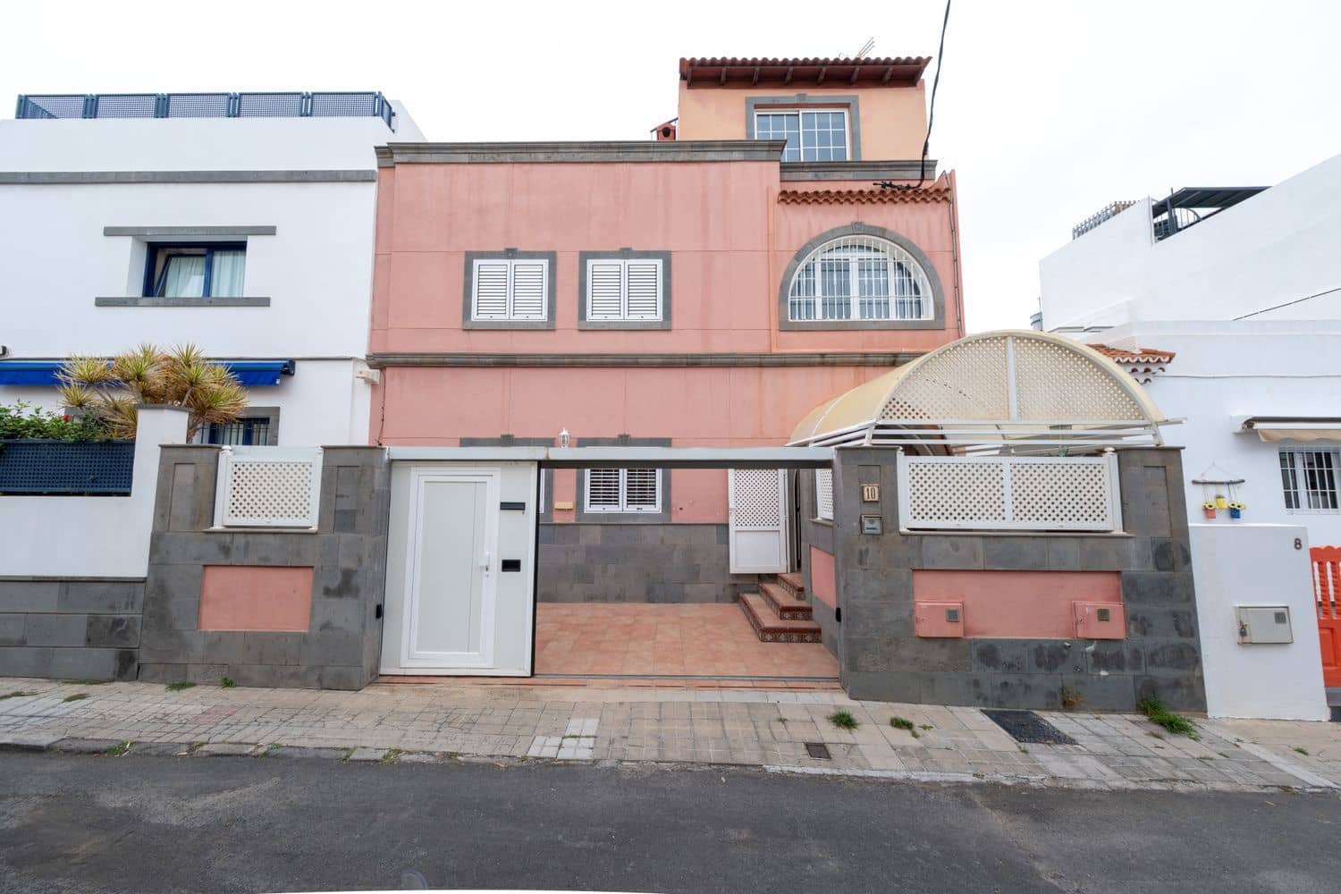 5 bedroom Townhouse for sale in Las Palmas de Gran Canaria with garage - € 490,000 (Ref: 9807515)