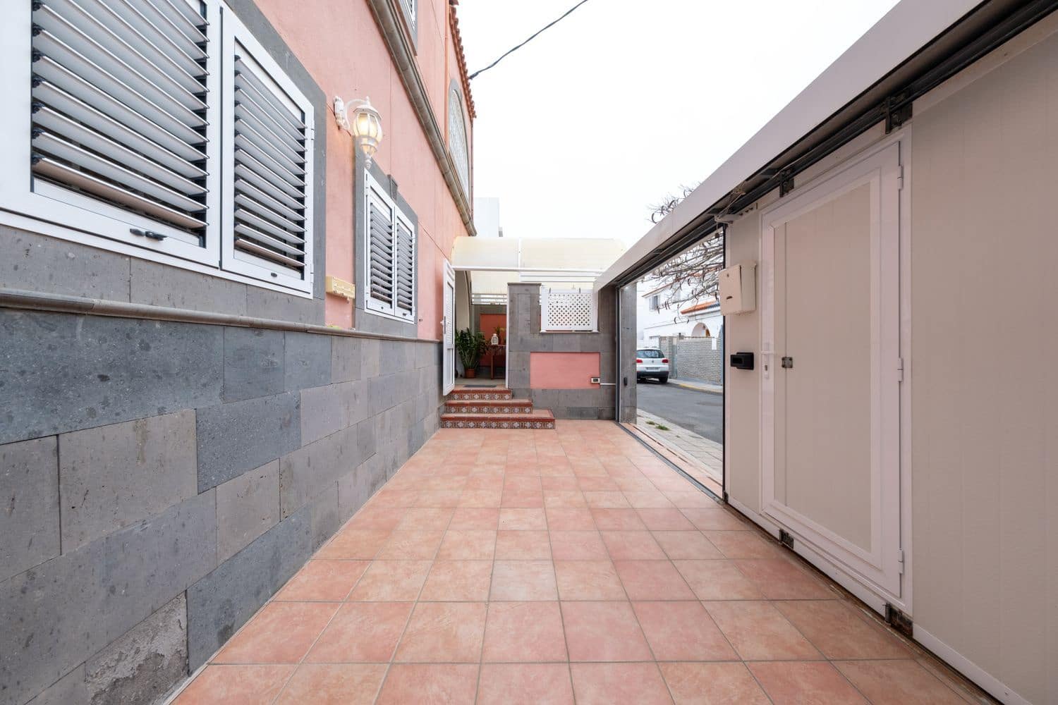 5 bedroom Townhouse for sale in Las Palmas de Gran Canaria with garage - € 490,000 (Ref: 9807515)