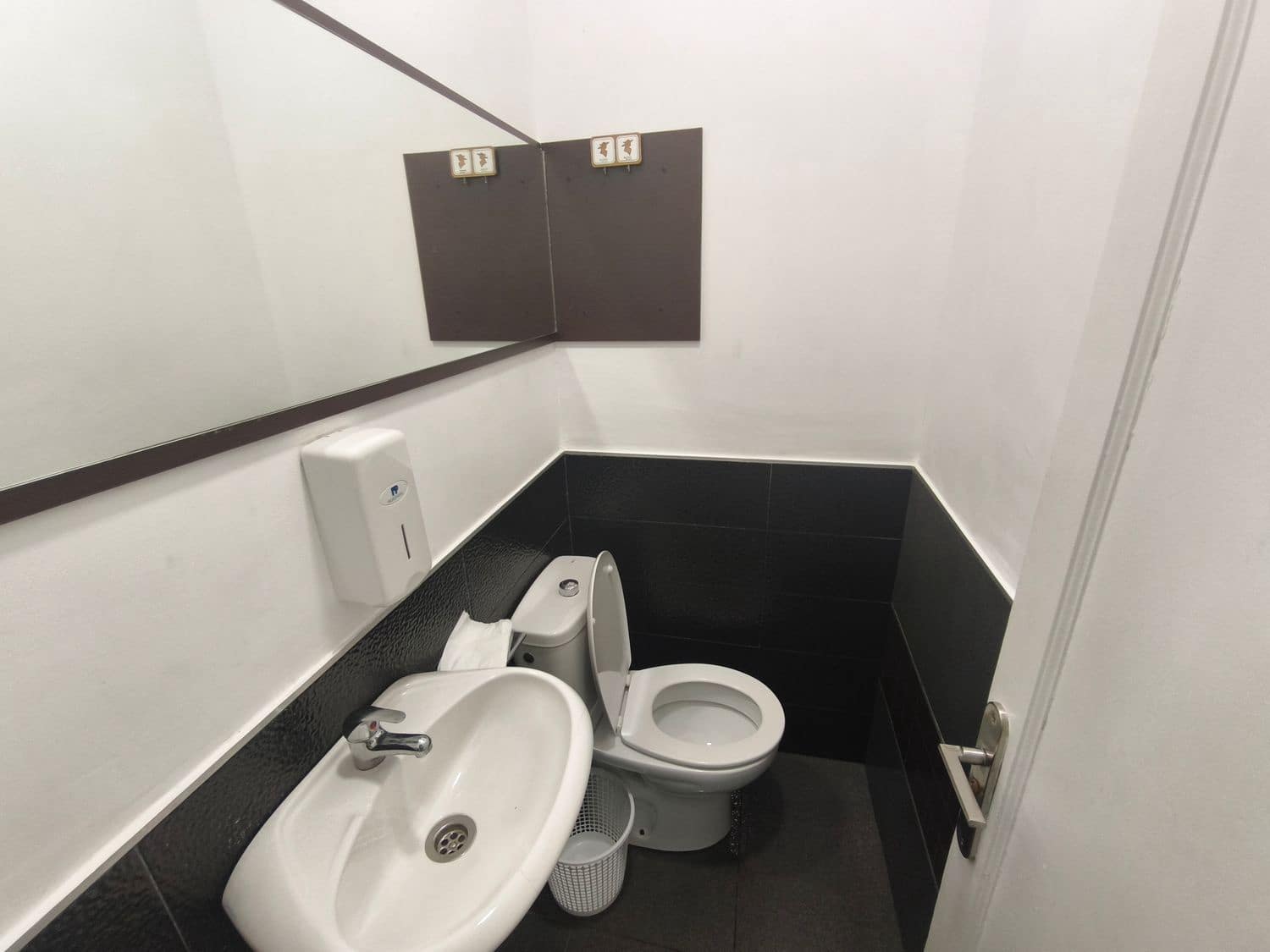 Commercial for sale in Las Palmas de Gran Canaria - € 190,000 (Ref: 9819832)