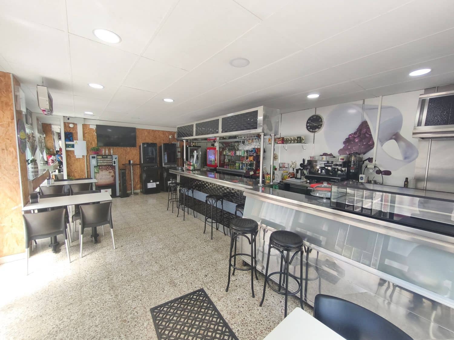 Commercial for sale in Las Palmas de Gran Canaria - € 190,000 (Ref: 9819832)