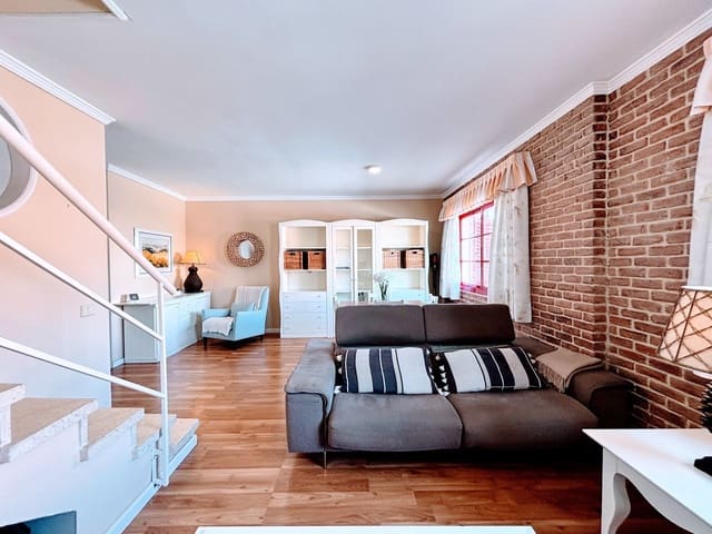 4 chambre Maison de Ville à vendre à Almatriche, Las Palmas de Gran Canaria avec garage - 339 900 € (Ref: 9824565)