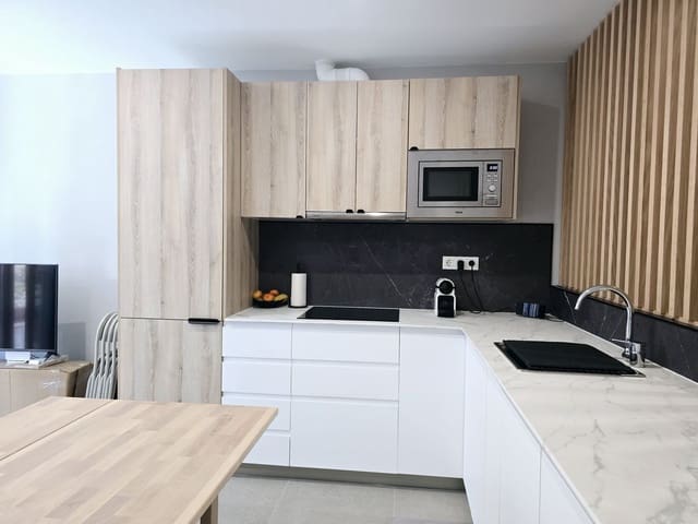 1 slaapkamer Appartement te huur in Alcaravaneras, Las Palmas de Gran Canaria met garage - € 1.100 (Ref: 9824566)