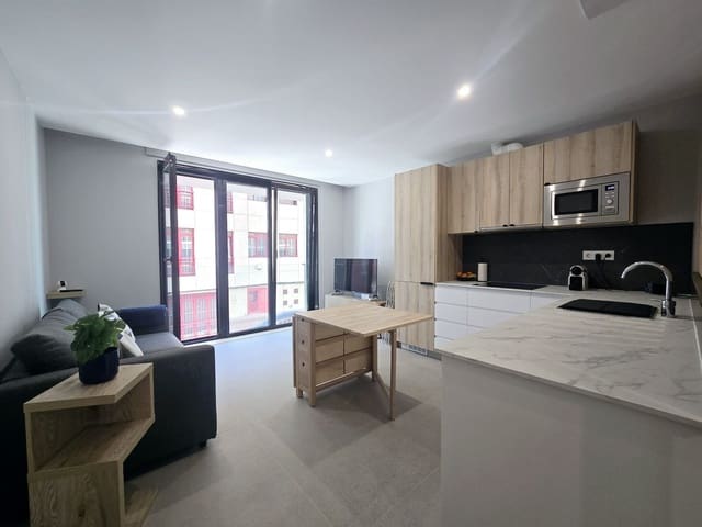 1 slaapkamer Appartement te huur in Alcaravaneras, Las Palmas de Gran Canaria met garage - € 1.100 (Ref: 9824566)