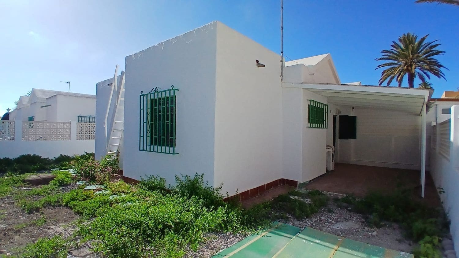 Casa de 3 habitaciones en Playa del Inglés en venta con piscina garaje - 360.000 € (Ref: 9824568)