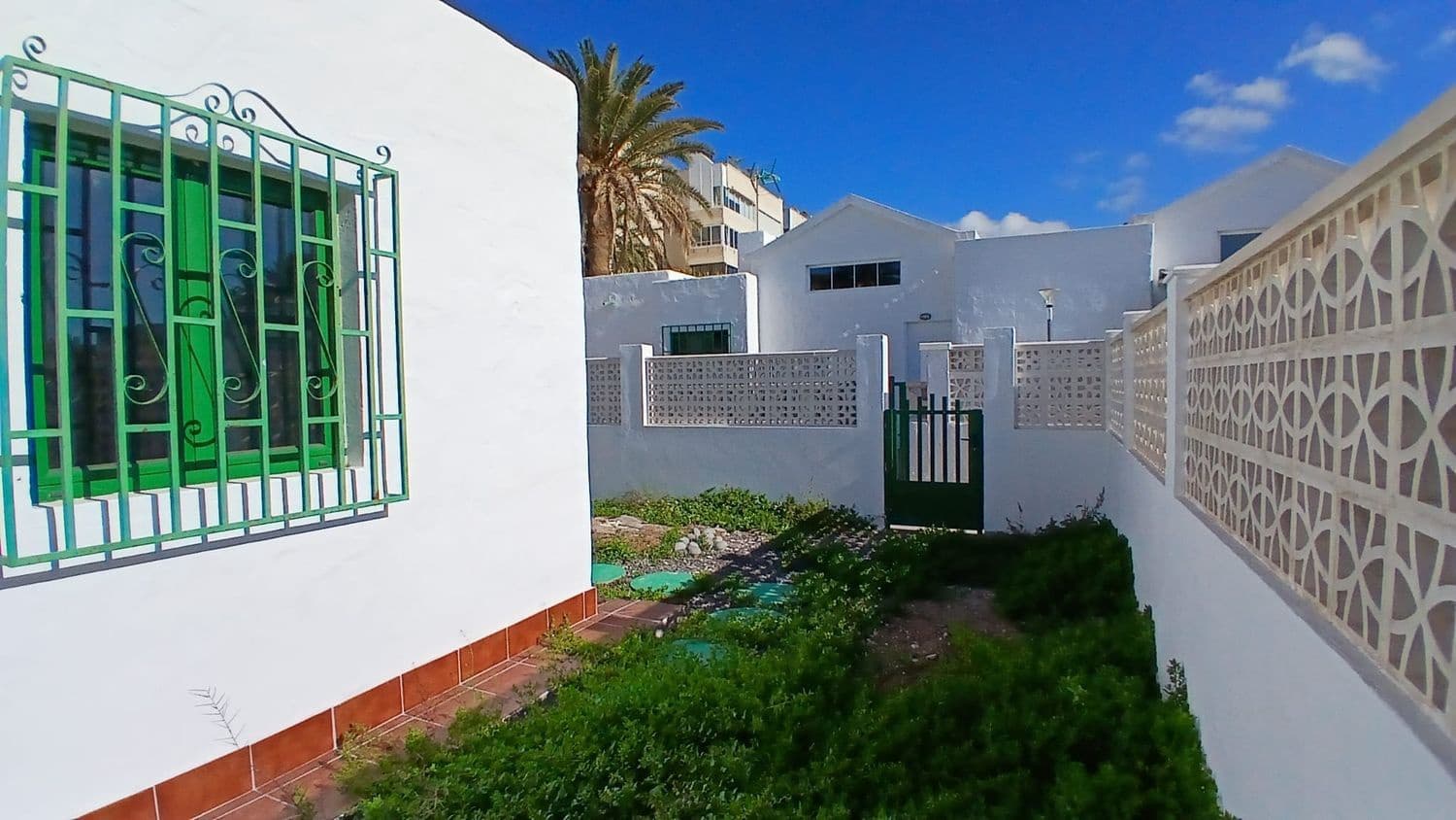 Casa de 3 habitaciones en Playa del Inglés en venta con piscina garaje - 360.000 € (Ref: 9824568)