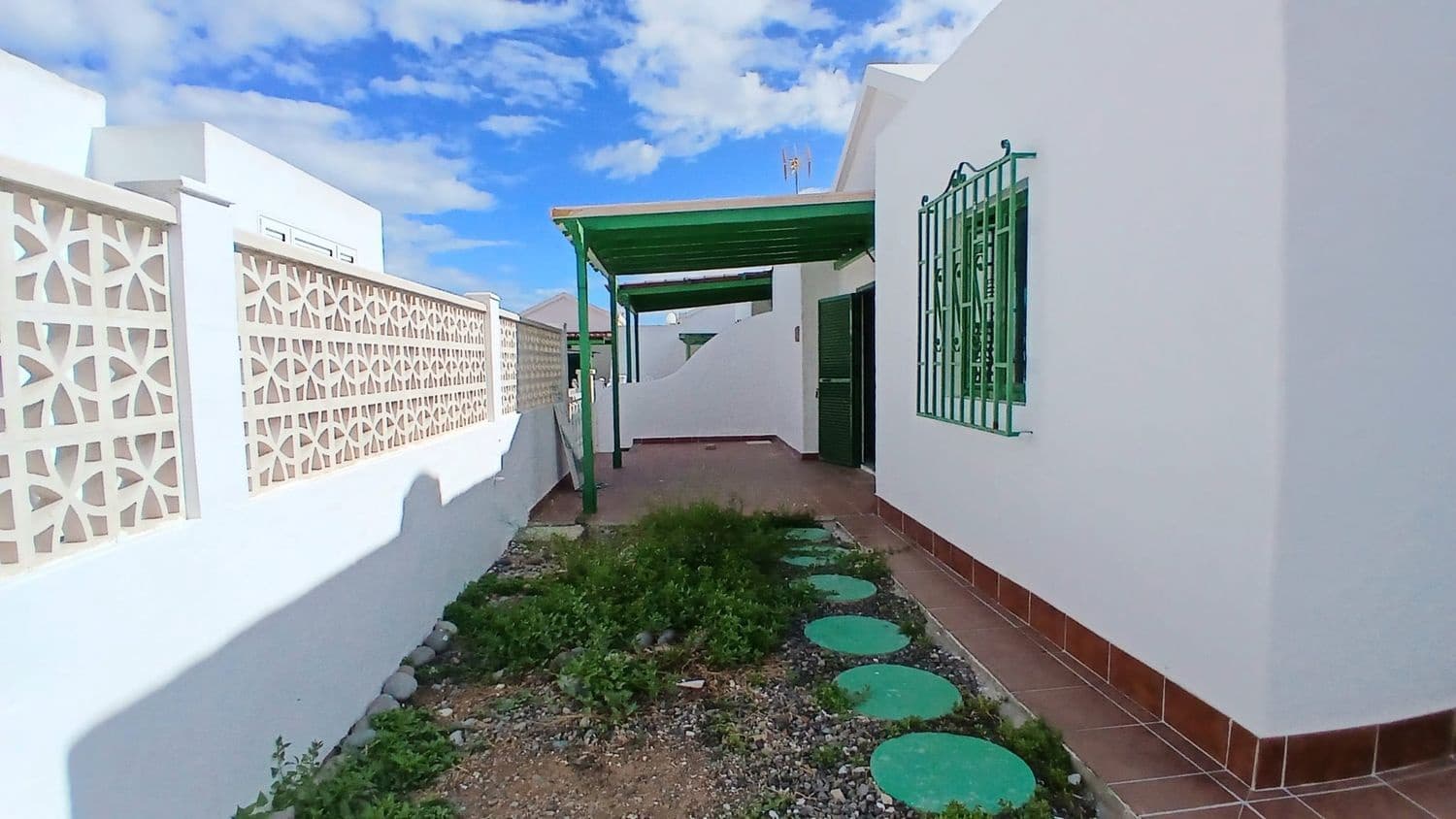 Casa de 3 habitaciones en Playa del Inglés en venta con piscina garaje - 360.000 € (Ref: 9824568)