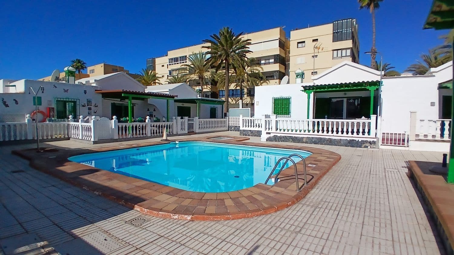 Casa de 3 habitaciones en Playa del Inglés en venta con piscina garaje - 360.000 € (Ref: 9824568)
