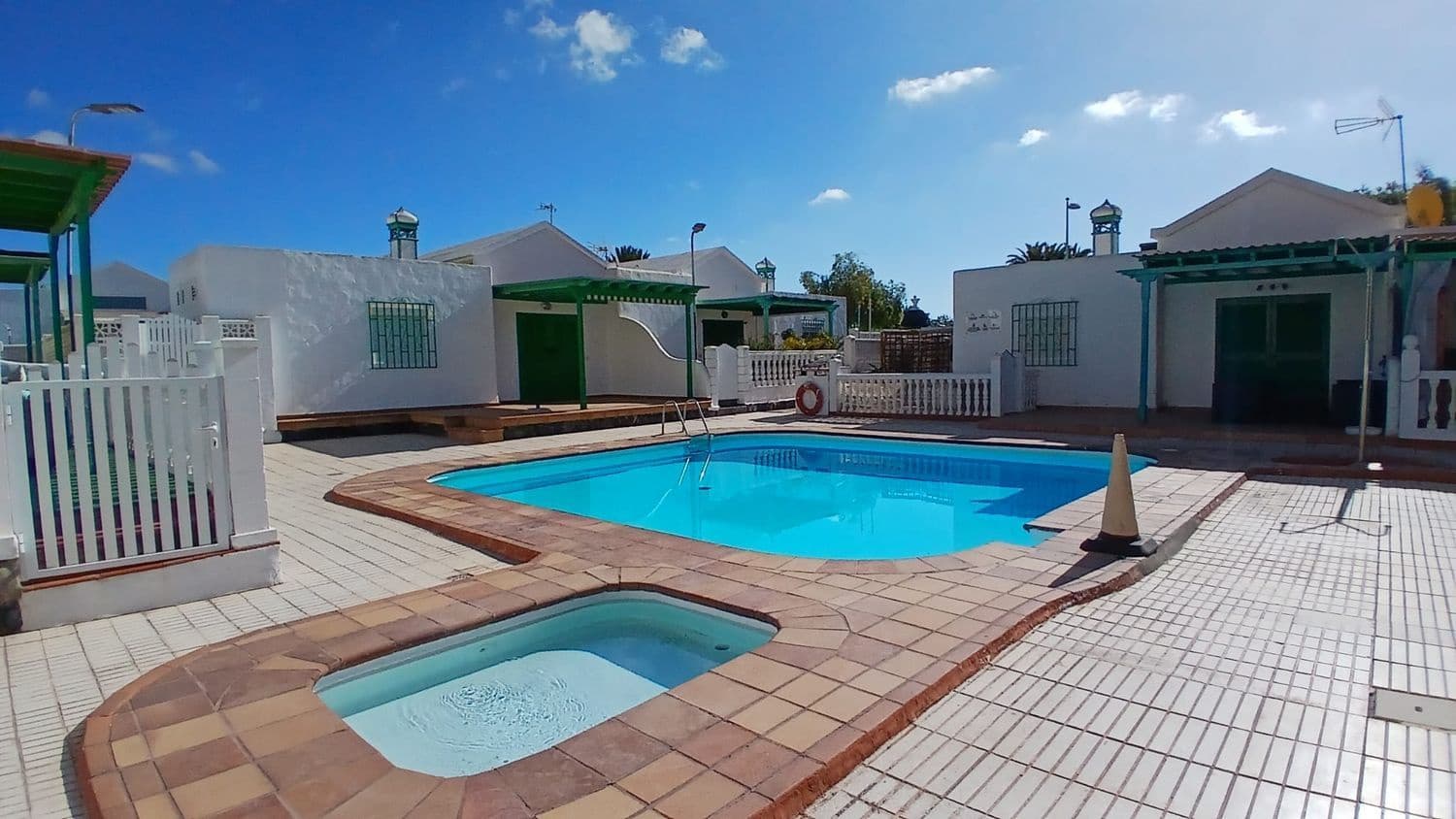 Casa de 3 habitaciones en Playa del Inglés en venta con piscina garaje - 360.000 € (Ref: 9824568)