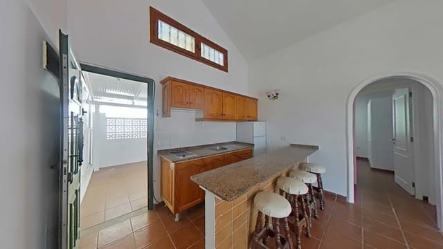 Casa de 3 habitaciones en Playa del Inglés, San Bartolomé de Tirajana en venta con piscina garaje - 360.000 € (Ref: 9824568)