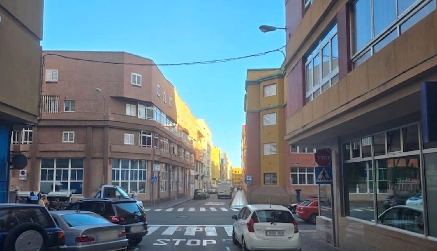 Commercial for sale in Las Palmas de Gran Canaria - € 120,000 (Ref: 9830846)