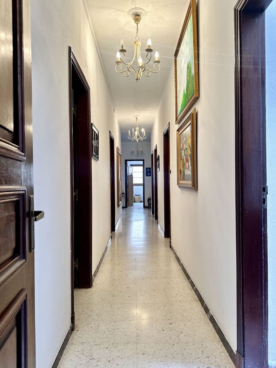 5 bedroom Apartment for sale in Las Palmas de Gran Canaria with garage - € 365,000 (Ref: 9835093)