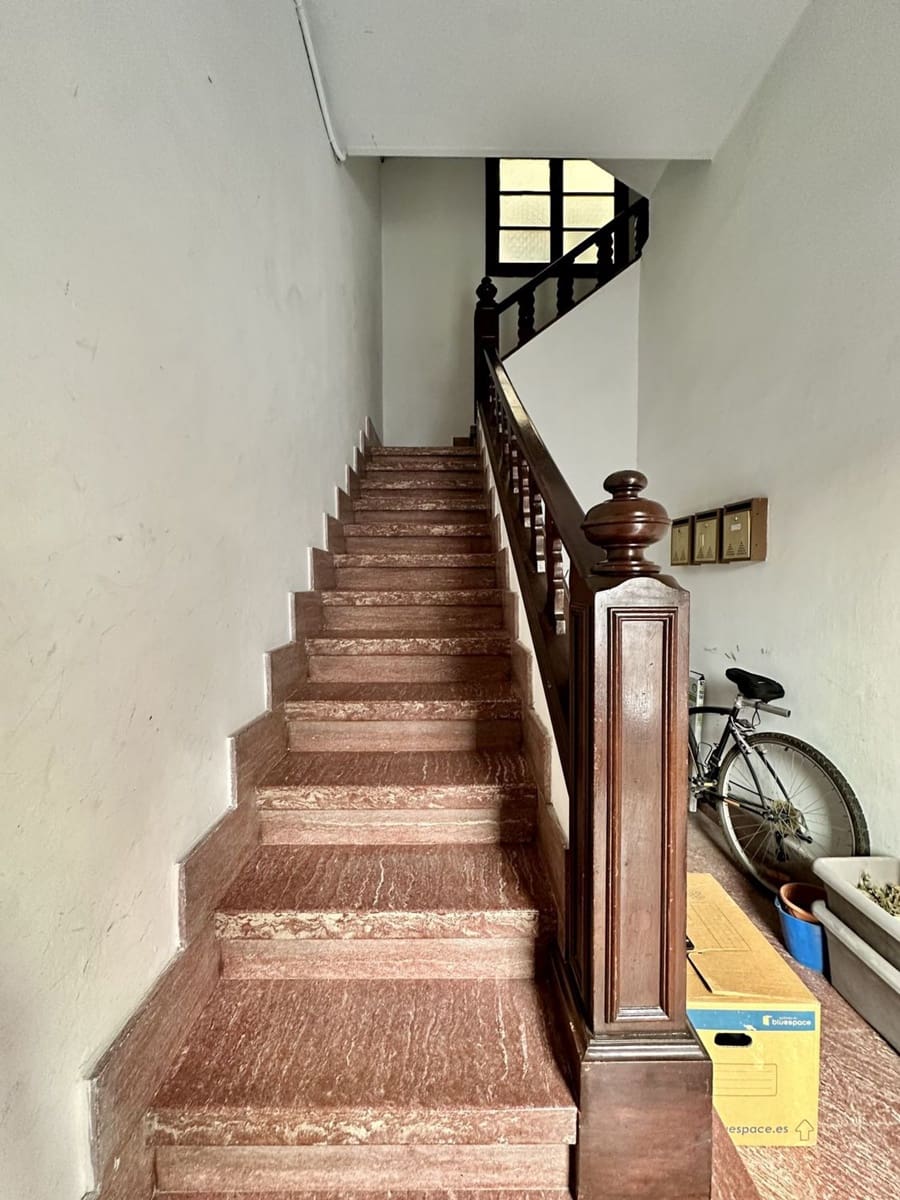 5 bedroom Apartment for sale in Las Palmas de Gran Canaria with garage - € 365,000 (Ref: 9835093)