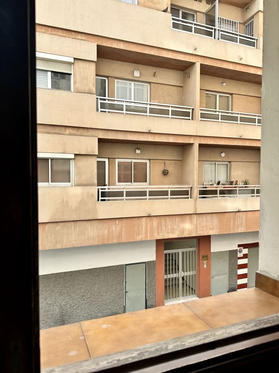 5 bedroom Apartment for sale in Las Palmas de Gran Canaria with garage - € 365,000 (Ref: 9835093)