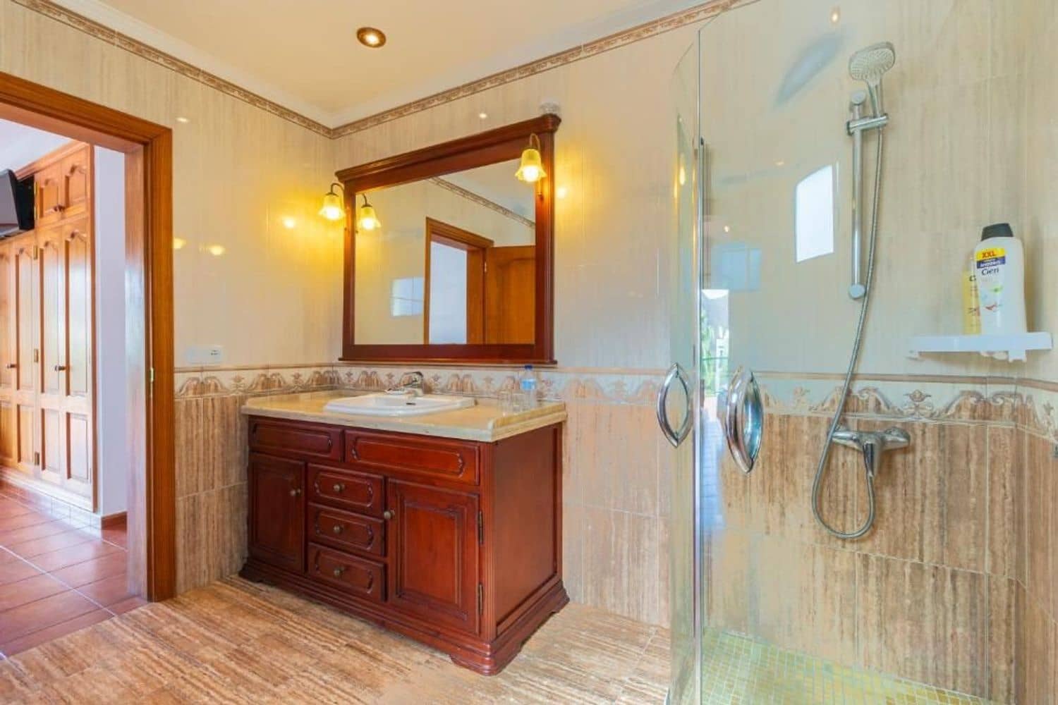 5 bedroom Villa for sale in Yaiza with pool garage - € 799,000 (Ref: 9838720)