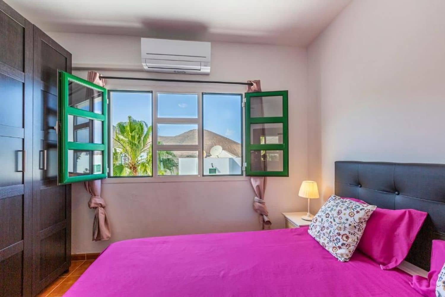 5 bedroom Villa for sale in Yaiza with pool garage - € 799,000 (Ref: 9838720)