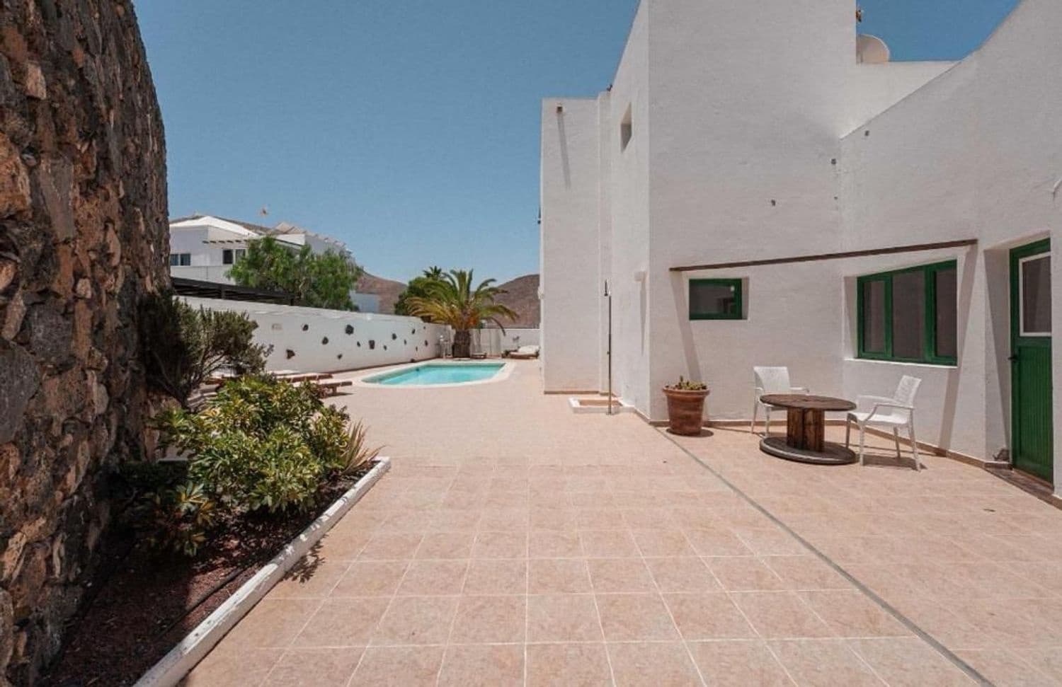 5 bedroom Villa for sale in Yaiza with pool garage - € 799,000 (Ref: 9838720)