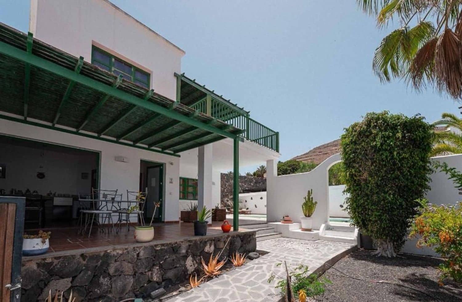 5 bedroom Villa for sale in Yaiza with pool garage - € 799,000 (Ref: 9838720)