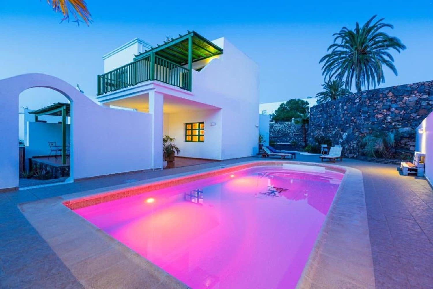 5 bedroom Villa for sale in Yaiza with pool garage - € 799,000 (Ref: 9838720)