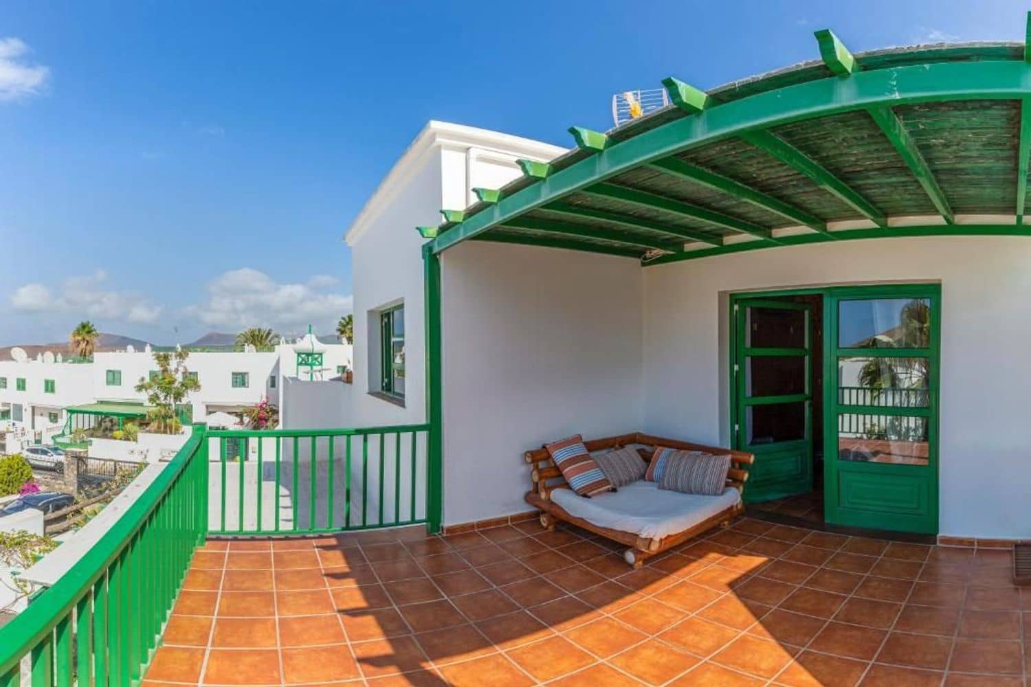 5 bedroom Villa for sale in Yaiza with pool garage - € 799,000 (Ref: 9838720)