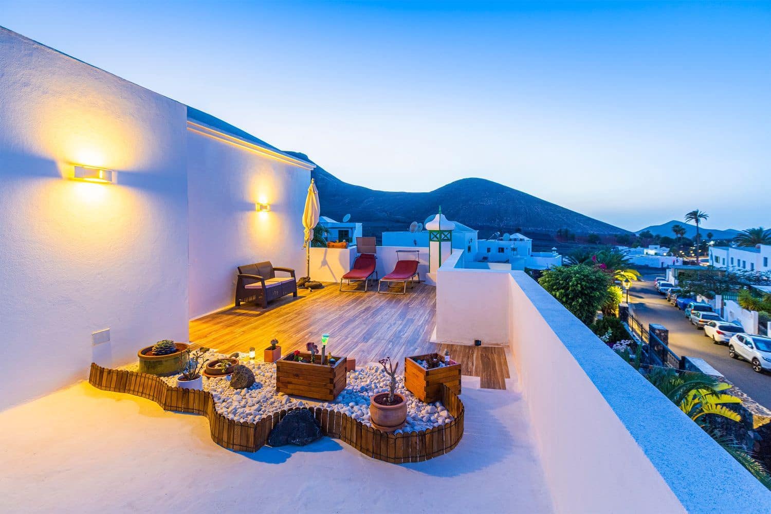 5 bedroom Villa for sale in Yaiza with pool garage - € 799,000 (Ref: 9838720)