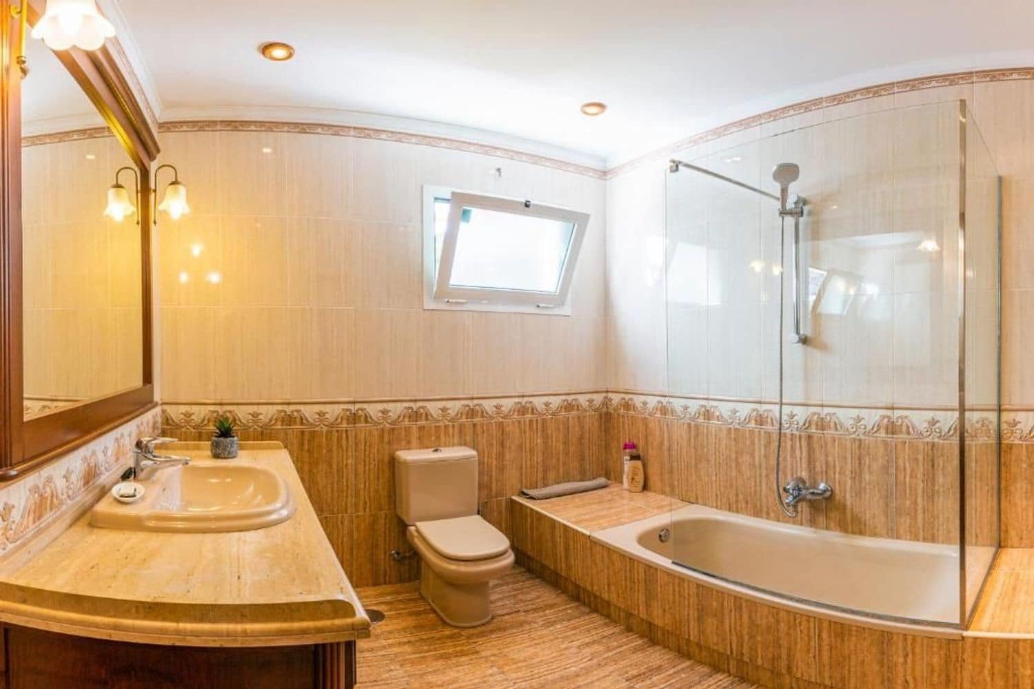 5 bedroom Villa for sale in Yaiza with pool garage - € 799,000 (Ref: 9838720)