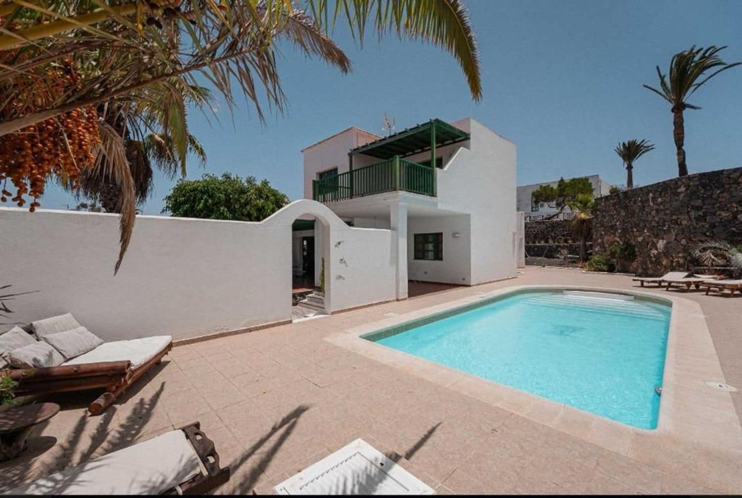 5 bedroom Villa for sale in Yaiza with pool garage - € 799,000 (Ref: 9838720)