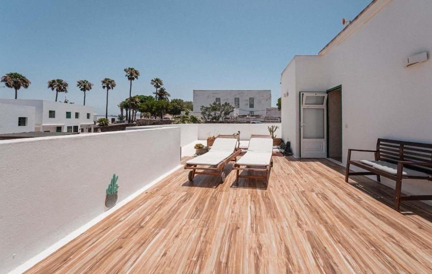 5 bedroom Villa for sale in Yaiza with pool garage - € 799,000 (Ref: 9838720)