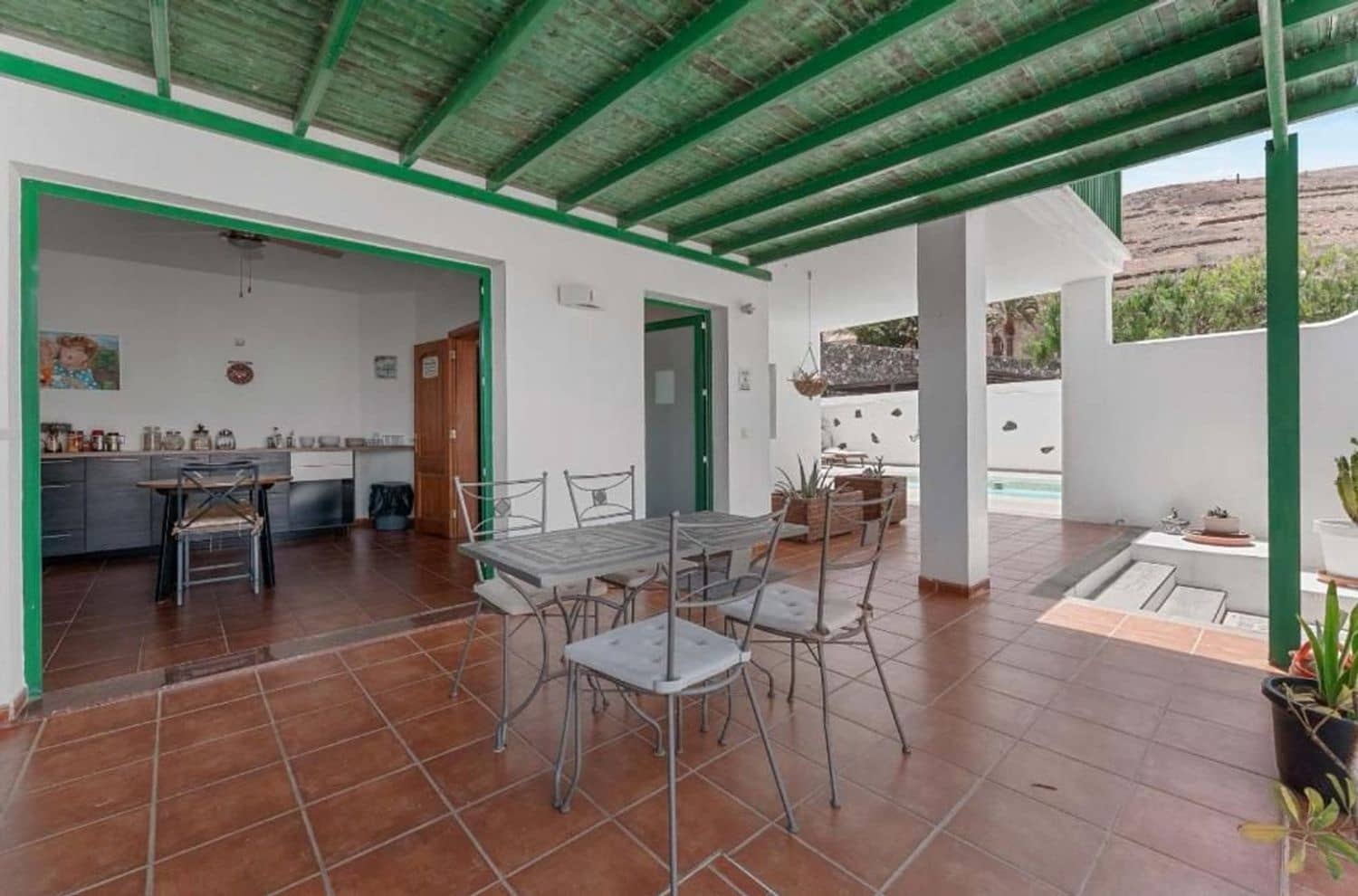 5 bedroom Villa for sale in Yaiza with pool garage - € 799,000 (Ref: 9838720)