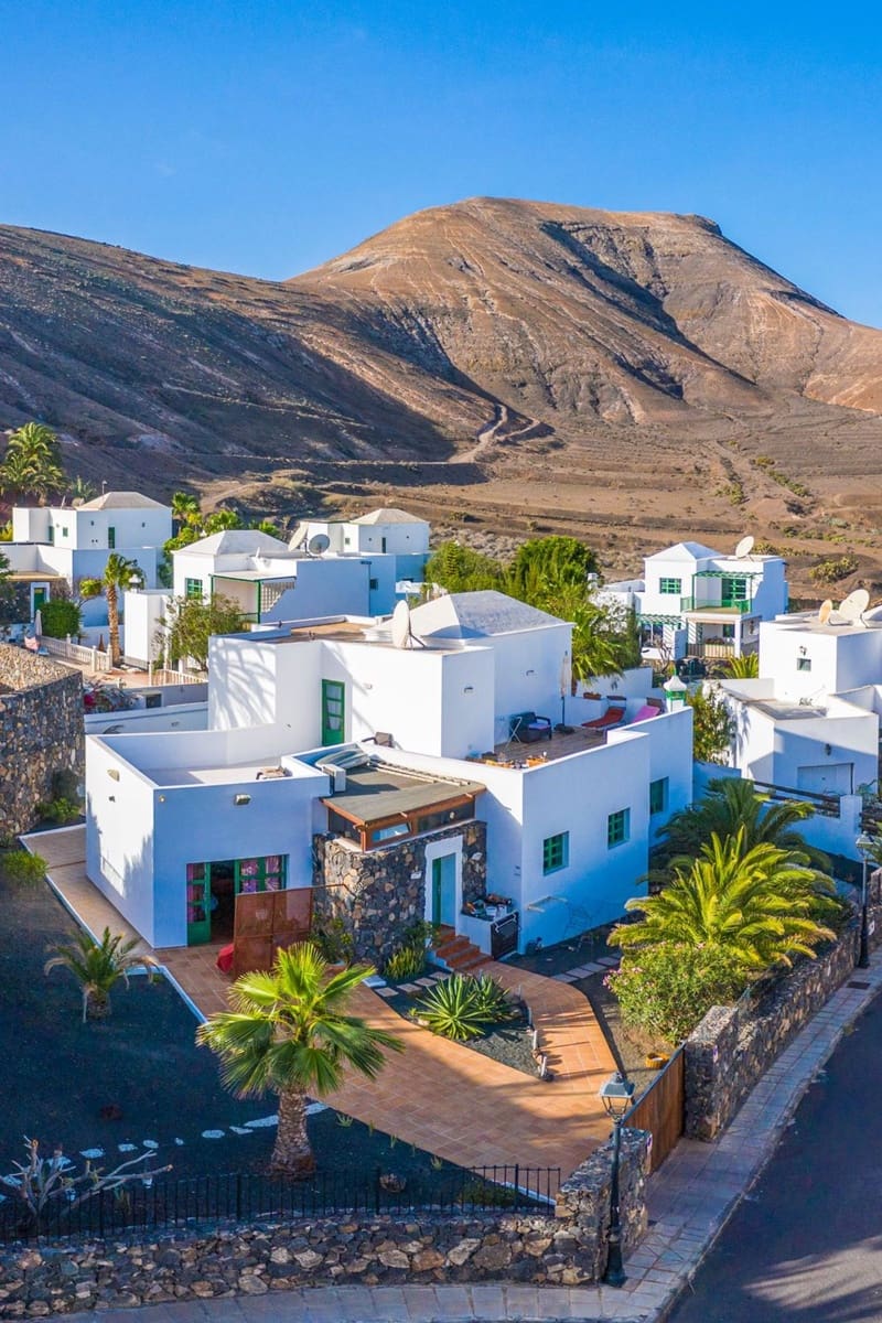 5 bedroom Villa for sale in Yaiza with pool garage - € 799,000 (Ref: 9838720)